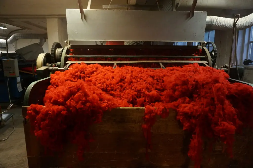 Sjølingstad Uldvarefabrik rød ull til hobbyfilt