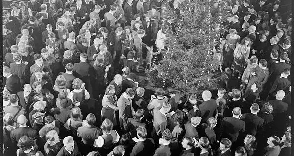 Julefeiring ved Sjømannskirken i London i 1943. Riksarkivet, NTBs krigsarkiv.