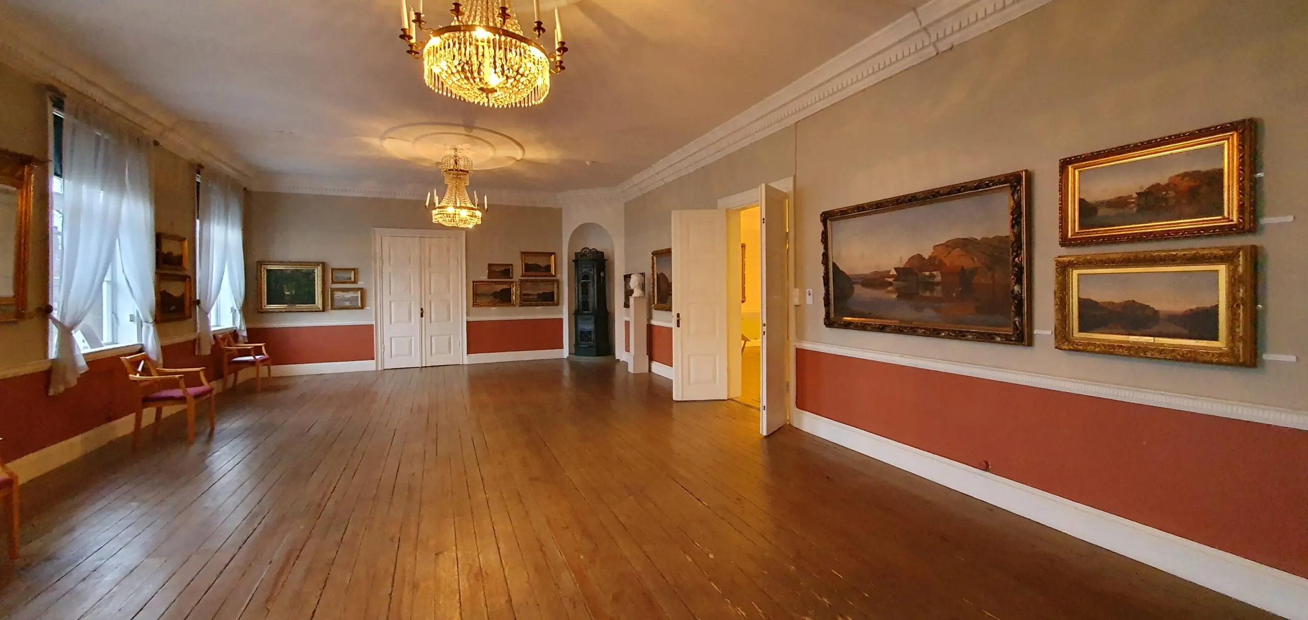 Mandal museum stiller til enhver tid ut over 60 verk av Amaldus Nielsen i Andorsengården.